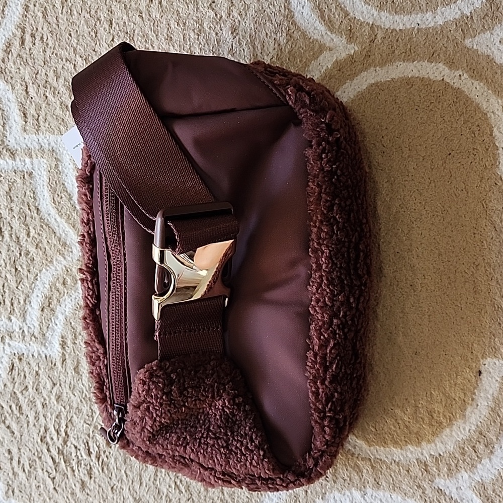 Lululemon Everywhere Belt Bag *Fleece in Brown Earth/Gold 2L NWT - Picture 2 of 7